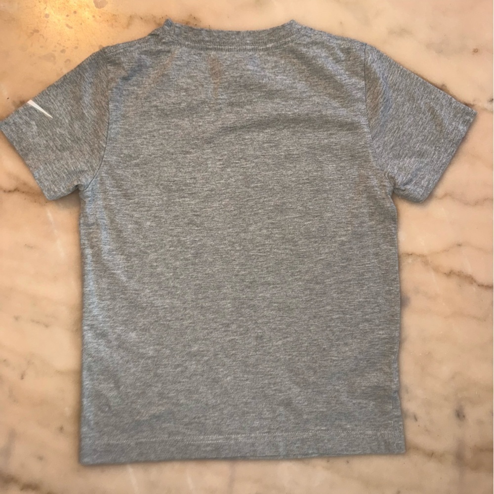 Boys Nike Gray short sleeve with black shorts size 7 Large - Picture 7 of 9
